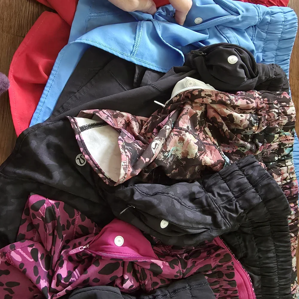 5 Pair Of Lululemon Track That Shorts MR 5 Inch All Size 6 (Minus 2 Black pair) - Picture 2 of 2